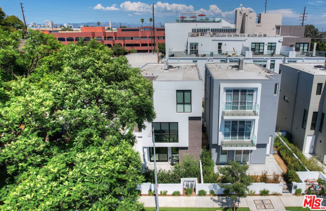 1960 Corinth Ave, Los Angeles CA  90025-5511 exterior