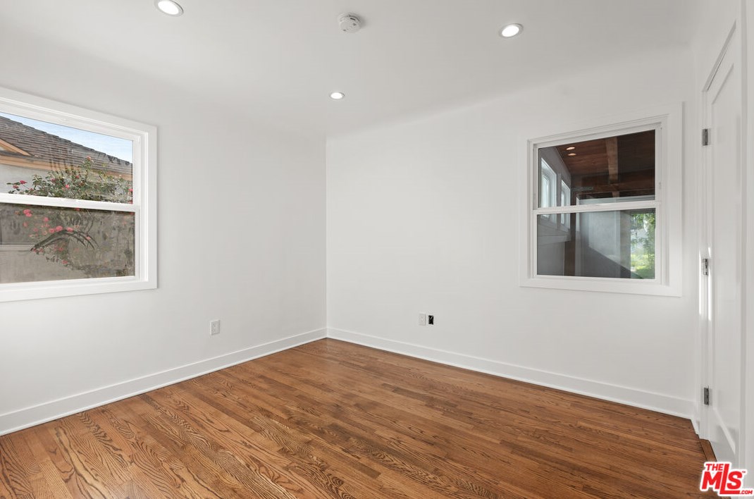 7807 Naylor Ave, Los Angeles CA  90045-2908 exterior