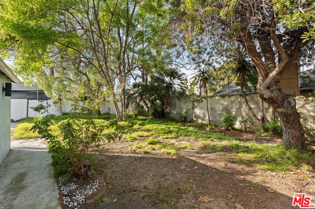 7807 Naylor Ave, Los Angeles CA  90045-2908 exterior