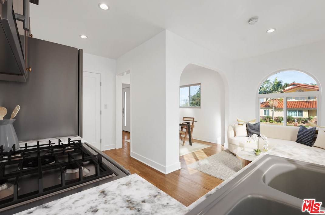 7807 Naylor Ave, Los Angeles CA  90045-2908 exterior