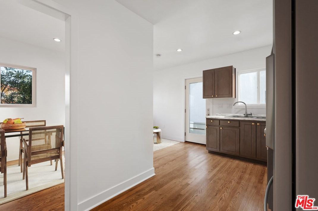 7807 Naylor Ave, Los Angeles CA  90045-2908 exterior