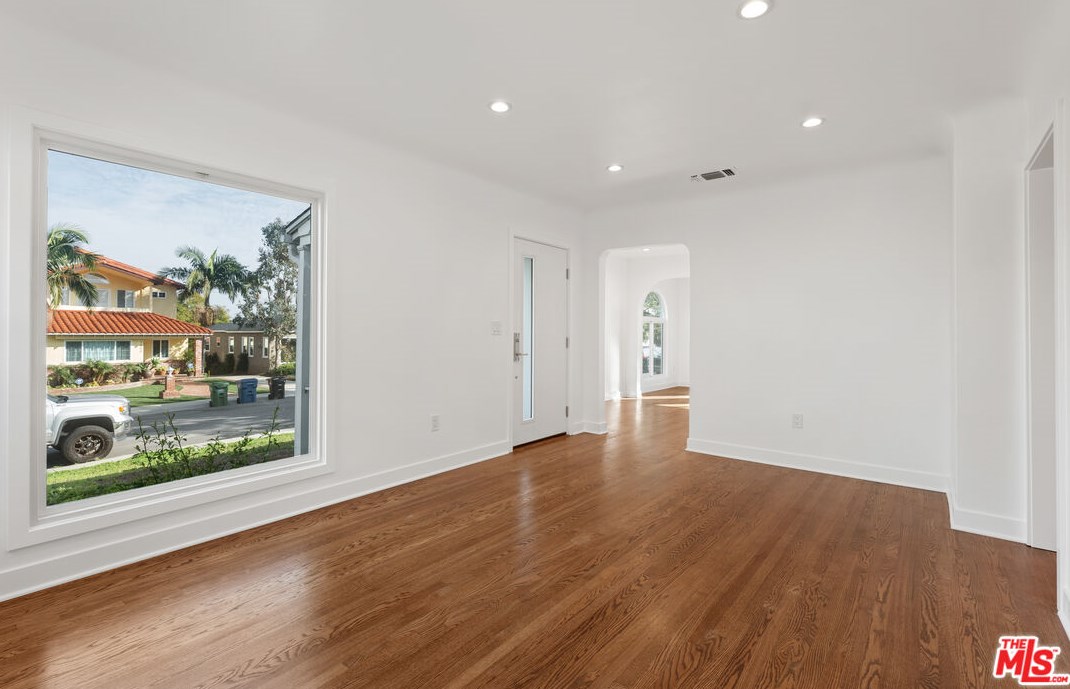 7807 Naylor Ave, Los Angeles CA  90045-2908 exterior