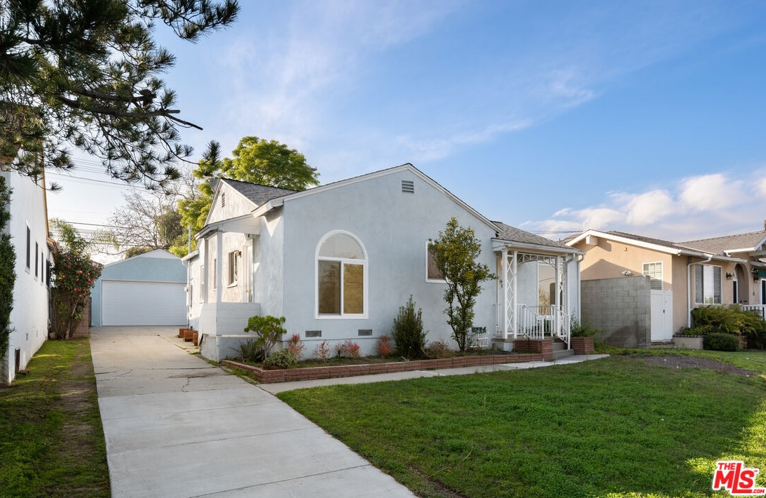 7807 Naylor Ave, Los Angeles CA  90045-2908 exterior