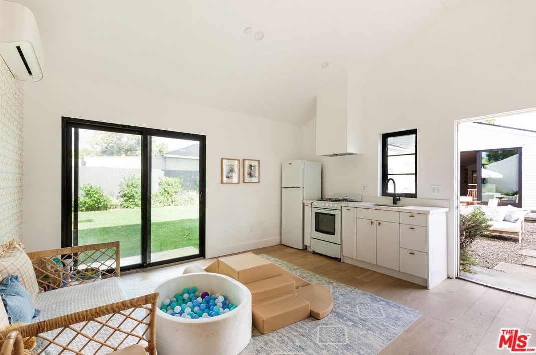3847 Berryman Ave, Los Angeles CA  90066-4015 exterior
