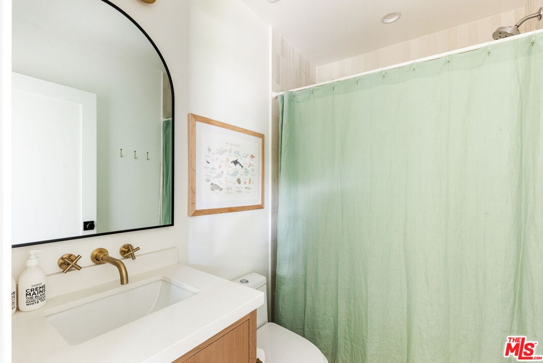 3847 Berryman Ave, Los Angeles CA  90066-4015 exterior