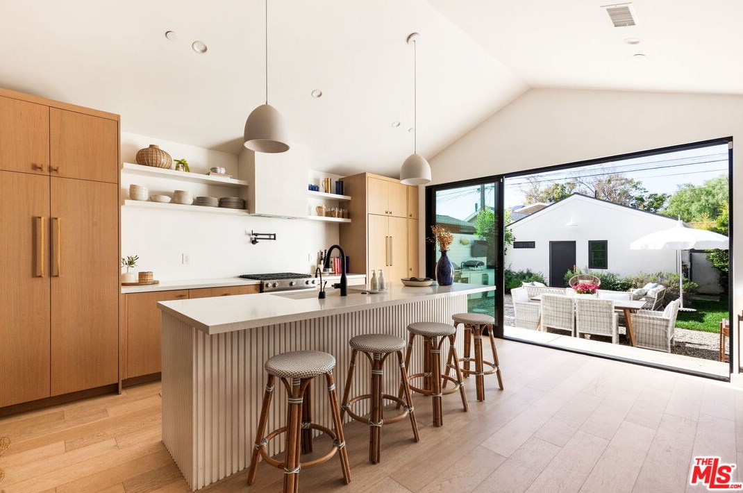 3847 Berryman Ave, Los Angeles CA  90066-4015 exterior