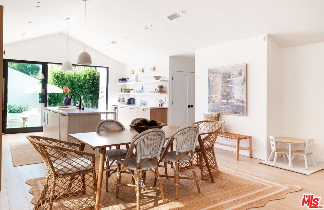 3847 Berryman Ave, Los Angeles CA  90066-4015 exterior
