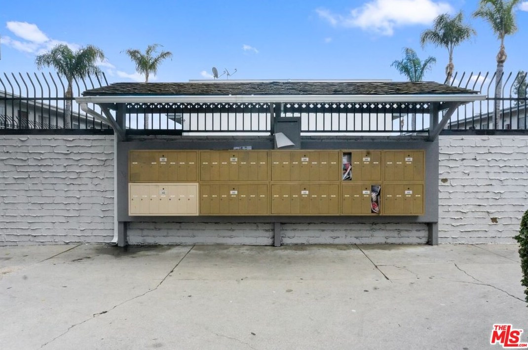 5530 Ackerfield Ave, Long Beach CA  90805-4955 exterior