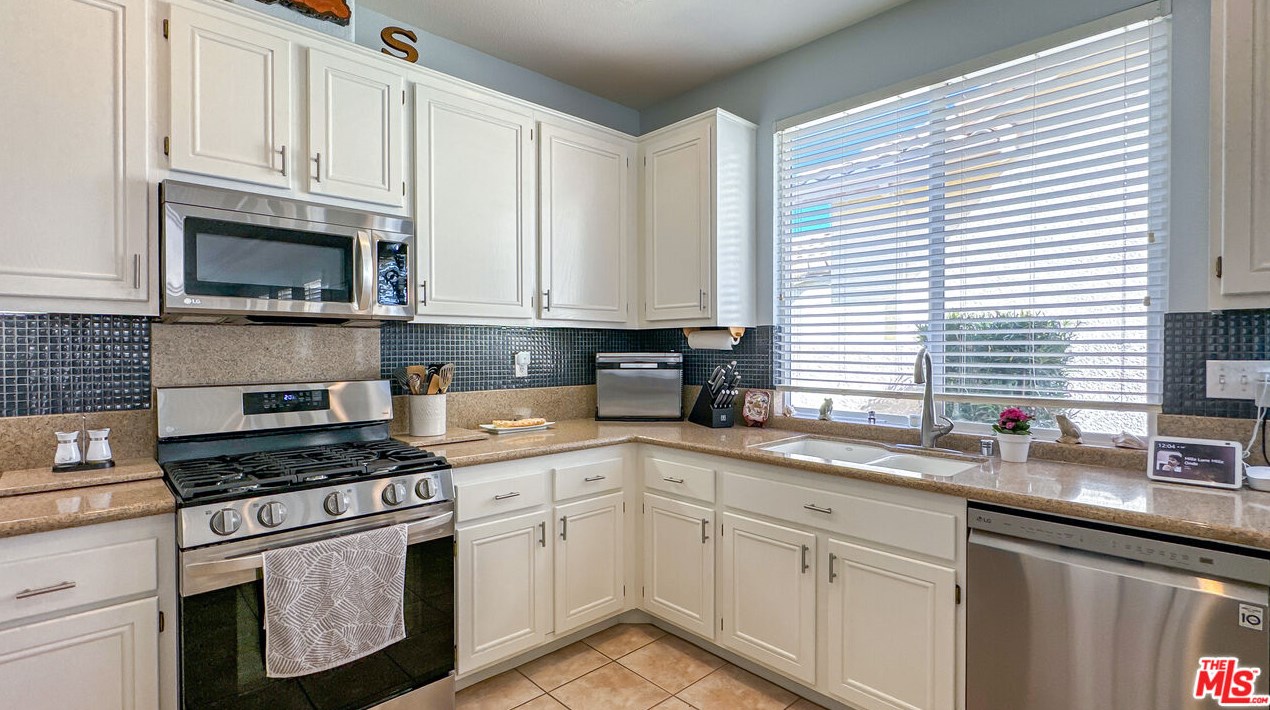 4888 St Croix Way, Banning CA  92220-7118 exterior