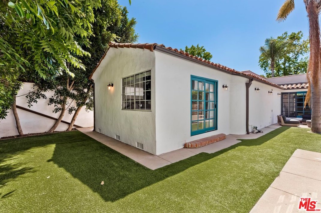 10542 Butterfield Rd, Los Angeles CA  90064-4406 exterior