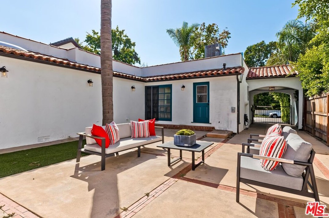 10542 Butterfield Rd, Los Angeles CA  90064-4406 exterior