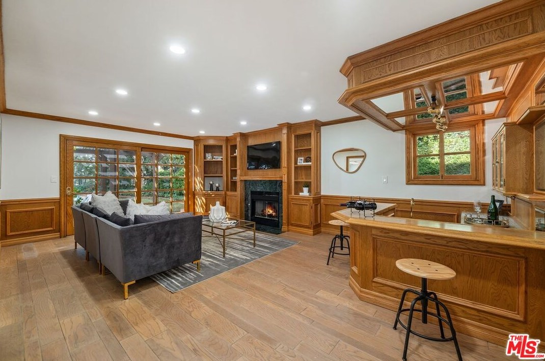 3009 Nicada Dr, Los Angeles CA  90077-2027 exterior