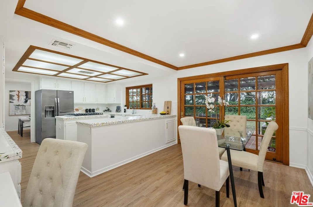 3009 Nicada Dr, Los Angeles CA  90077-2027 exterior