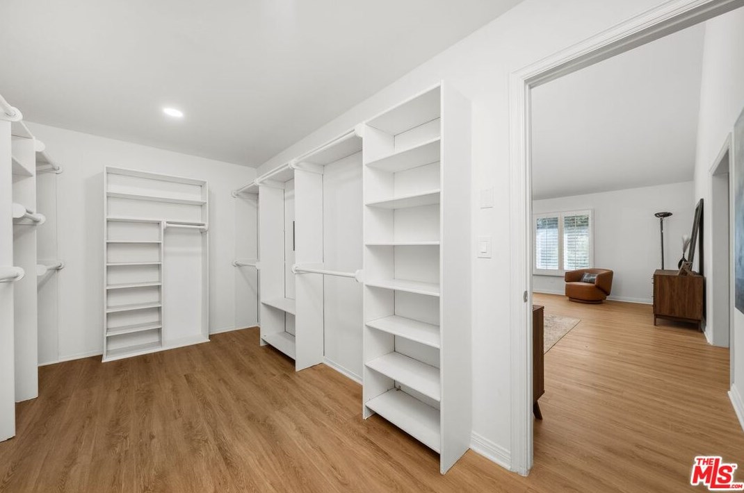 3009 Nicada Dr, Los Angeles CA  90077-2027 exterior