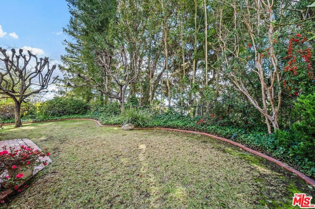 3009 Nicada Dr, Los Angeles CA  90077-2027 exterior