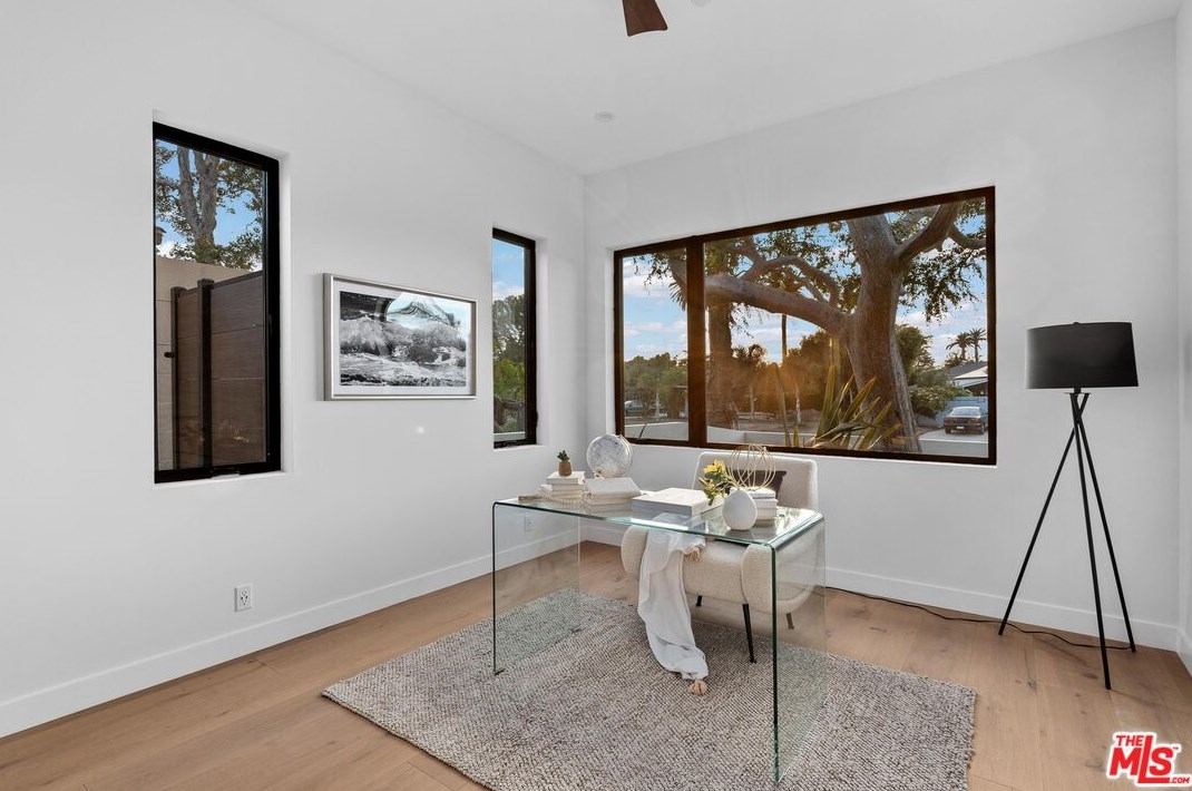 11850 Park Ave, Los Angeles CA  90066-4622 exterior