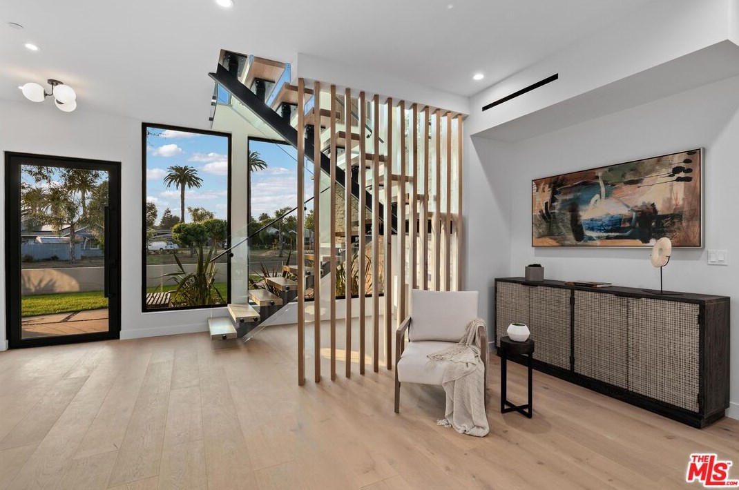 11850 Park Ave, Los Angeles CA  90066-4622 exterior