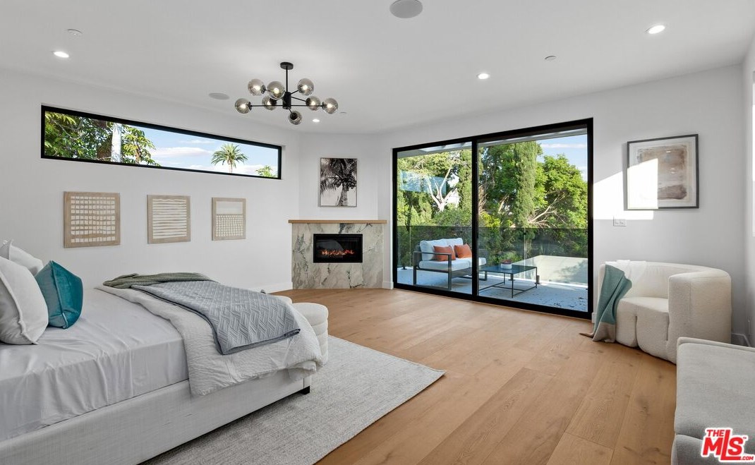 11850 Park Ave, Los Angeles CA  90066-4622 exterior