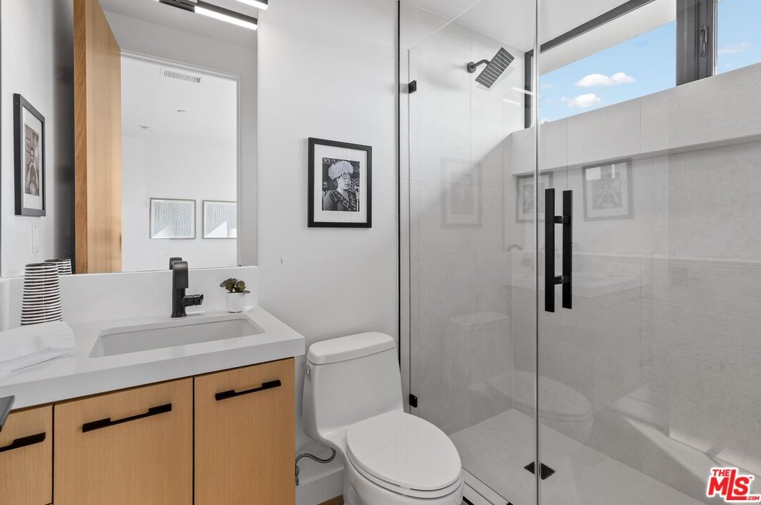 11850 Park Ave, Los Angeles CA  90066-4622 exterior