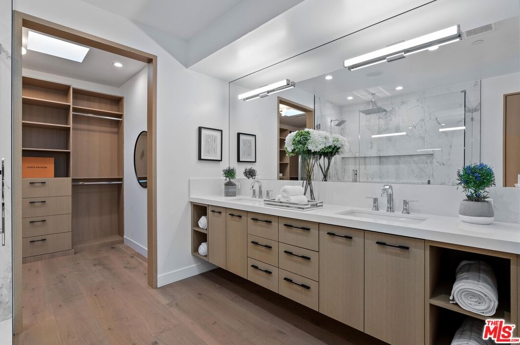 11850 Park Ave, Los Angeles CA  90066-4622 exterior