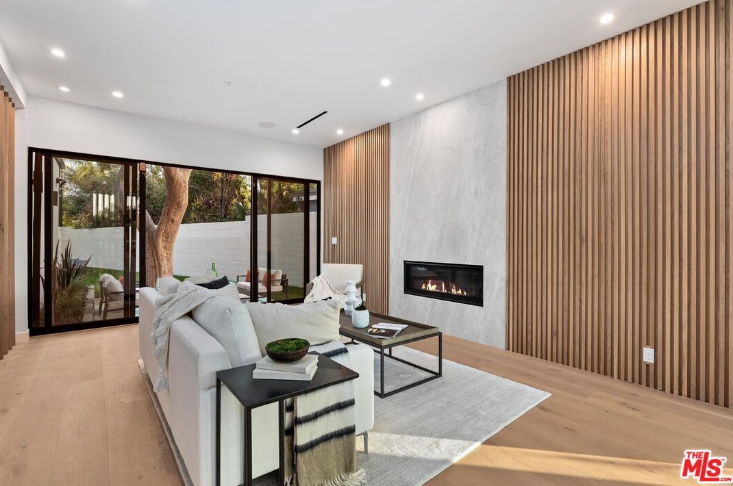 11850 Park Ave, Los Angeles CA  90066-4622 exterior