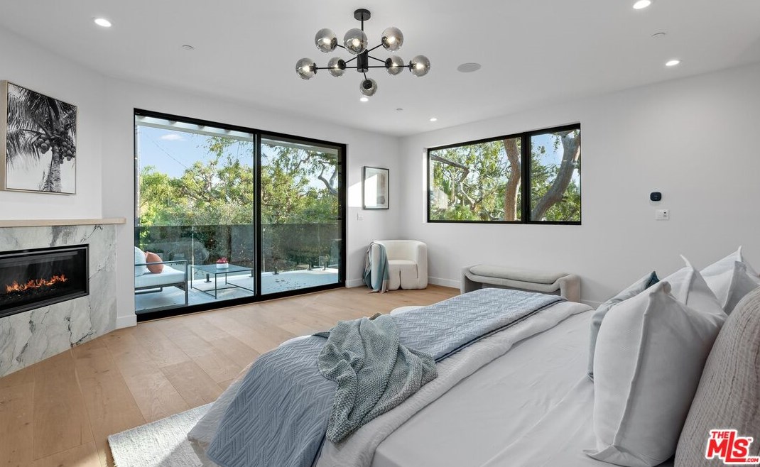 11850 Park Ave, Los Angeles CA  90066-4622 exterior