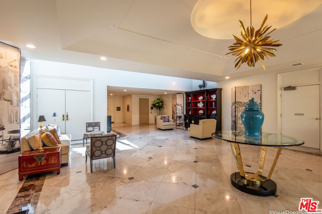 2176 Century Hl, Los Angeles CA  90067-3501 exterior