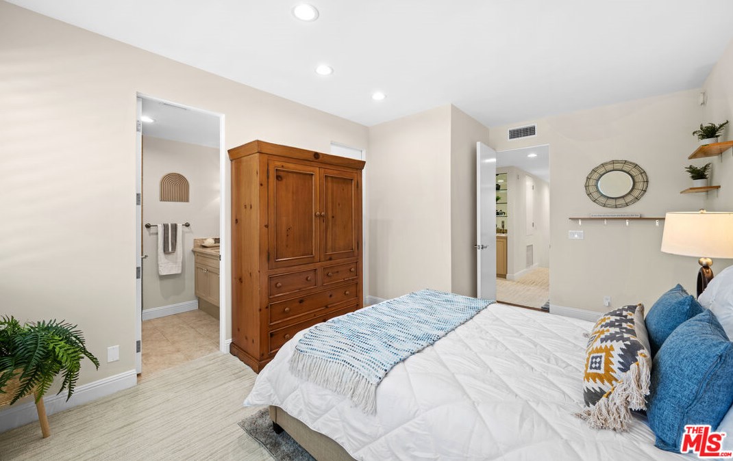 2176 Century Hl, Los Angeles CA  90067-3501 exterior