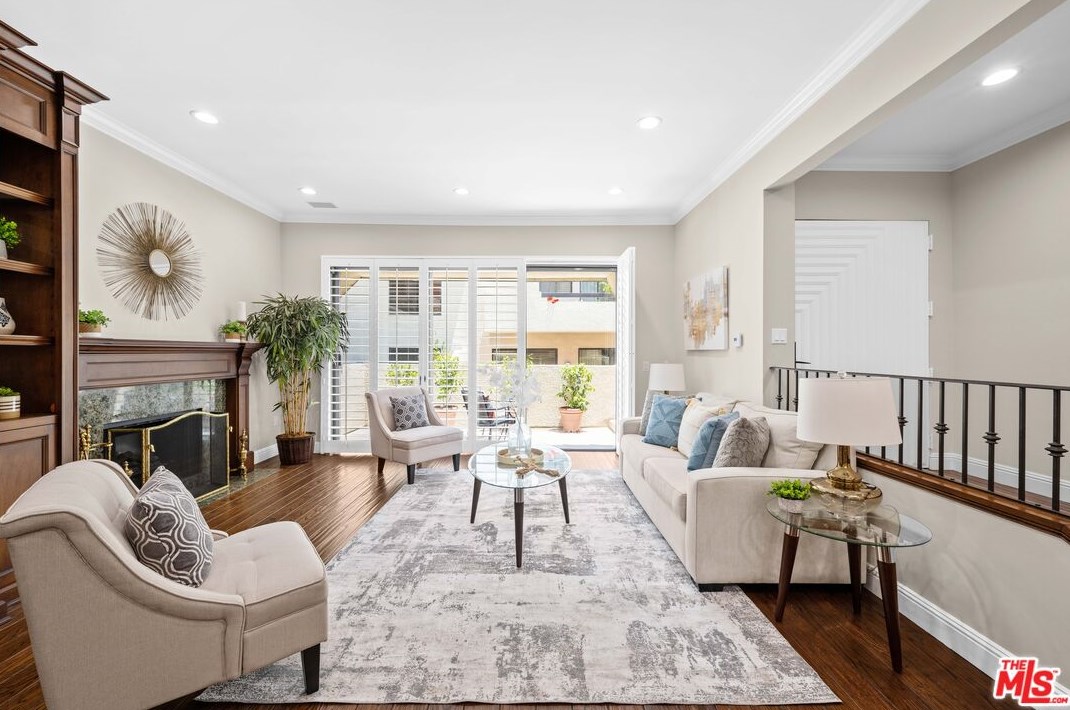 2176 Century Hl, Los Angeles CA  90067-3501 exterior