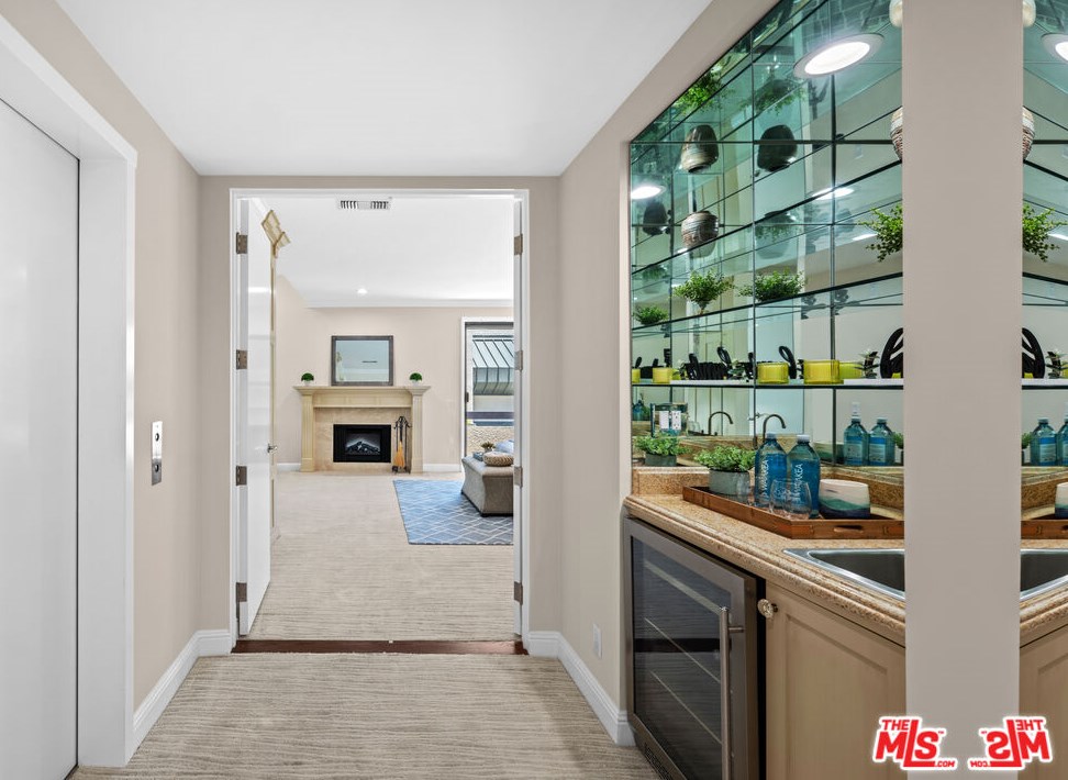 2176 Century Hl, Los Angeles CA  90067-3501 exterior