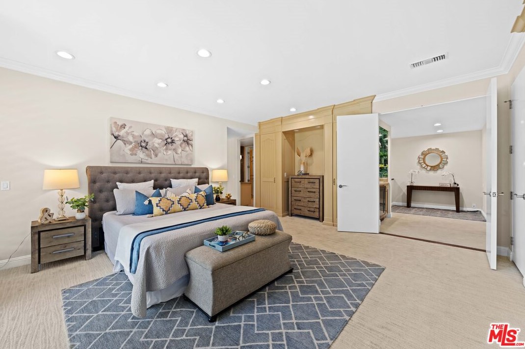 2176 Century Hl, Los Angeles CA  90067-3501 exterior