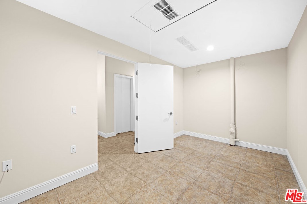 2176 Century Hl, Los Angeles CA  90067-3501 exterior