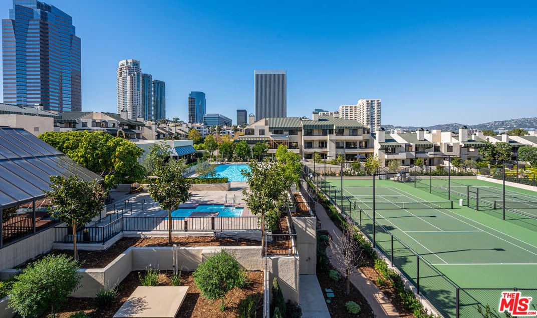 2176 Century Hl, Los Angeles CA  90067-3501 exterior