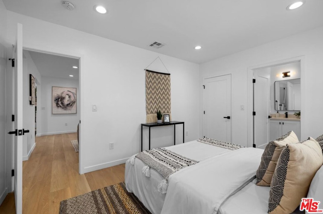4223 Edgehill Dr, Los Angeles CA  90008-4509 exterior