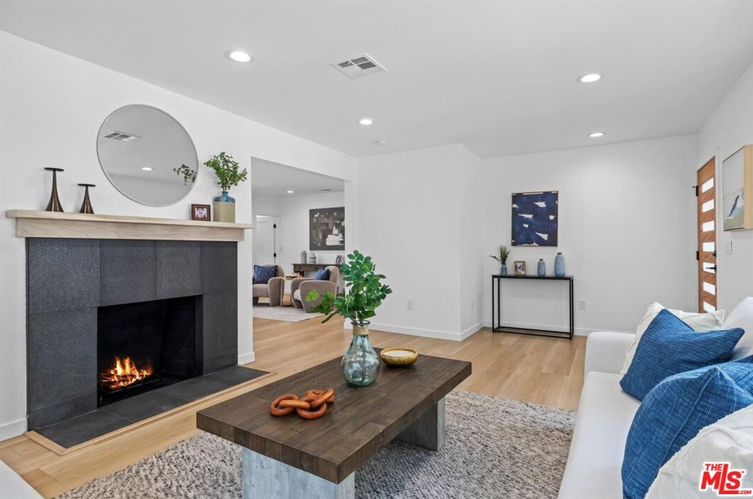 4223 Edgehill Dr, Los Angeles CA  90008-4509 exterior