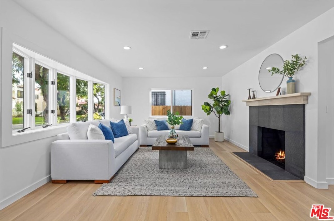 4223 Edgehill Dr, Los Angeles CA  90008-4509 exterior