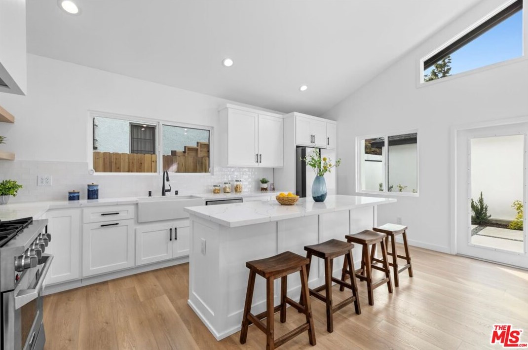 4223 Edgehill Dr, Los Angeles CA  90008-4509 exterior