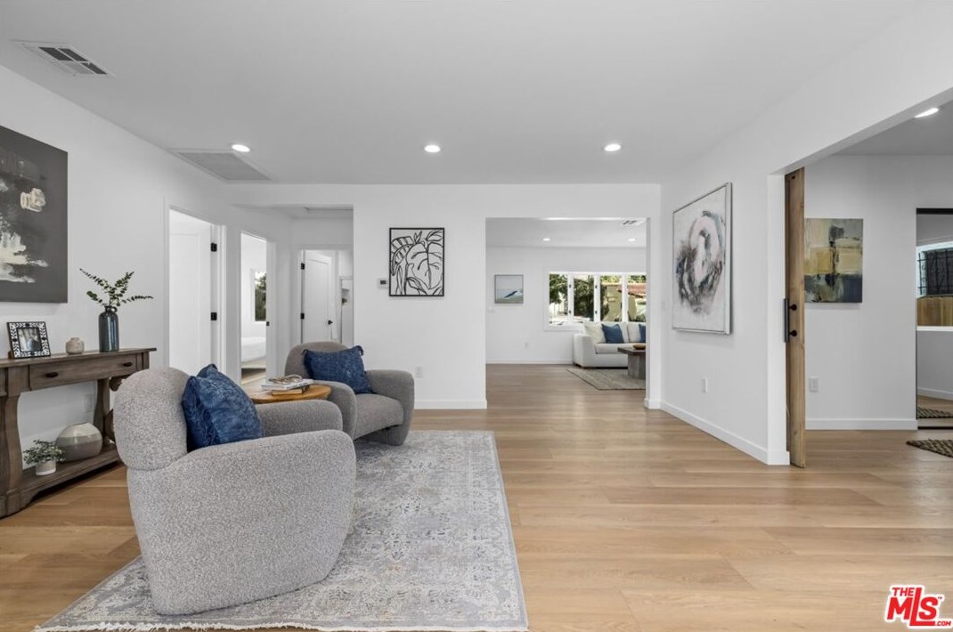 4223 Edgehill Dr, Los Angeles CA  90008-4509 exterior