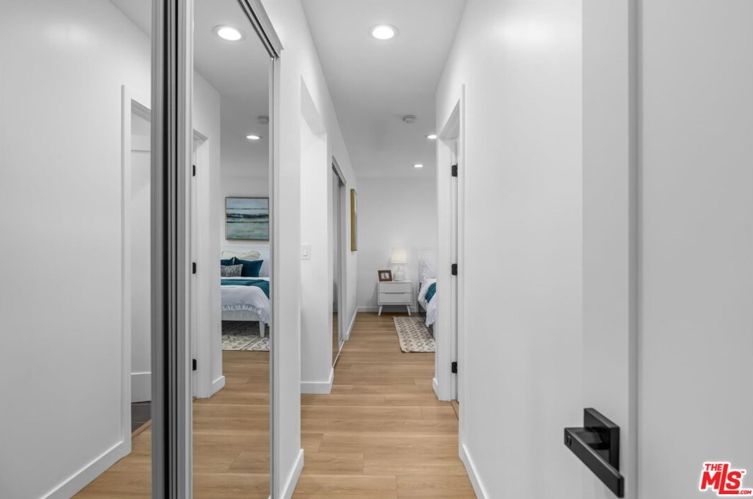 4223 Edgehill Dr, Los Angeles CA  90008-4509 exterior
