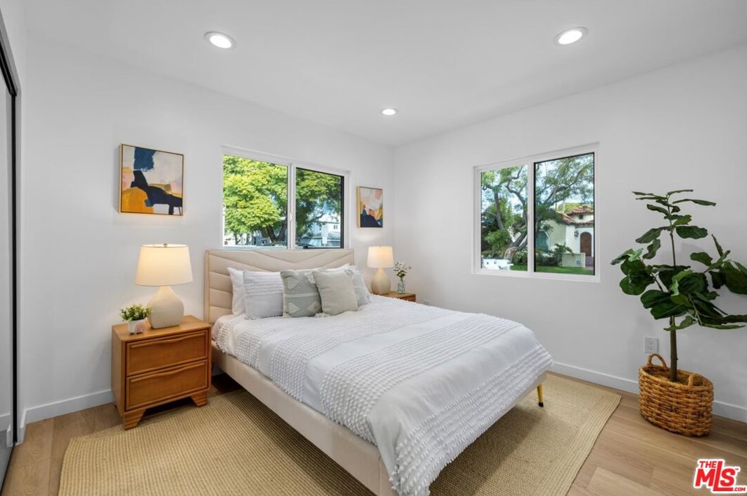 4223 Edgehill Dr, Los Angeles CA  90008-4509 exterior