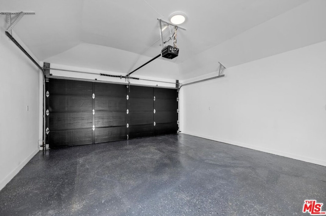 4223 Edgehill Dr, Los Angeles CA  90008-4509 exterior