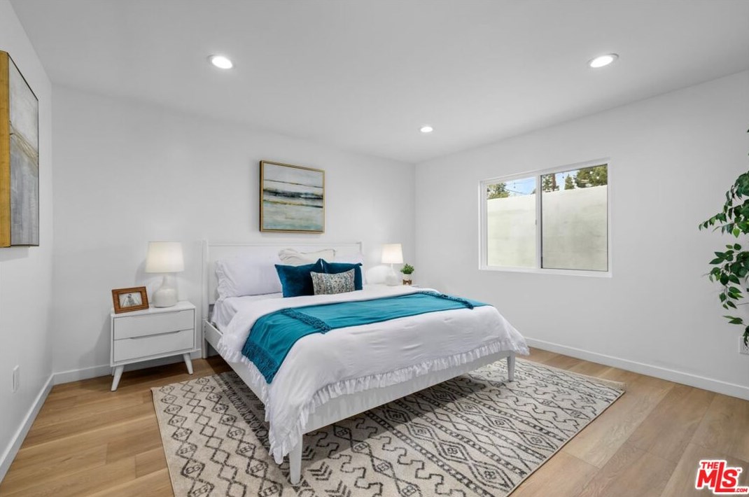 4223 Edgehill Dr, Los Angeles CA  90008-4509 exterior