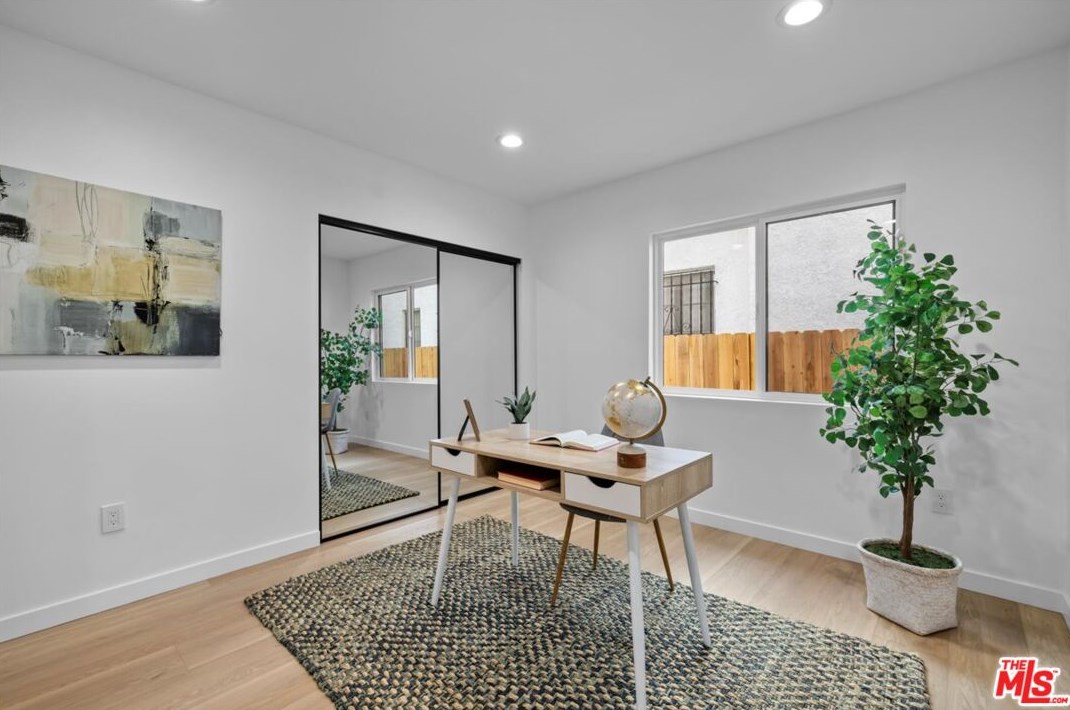 4223 Edgehill Dr, Los Angeles CA  90008-4509 exterior
