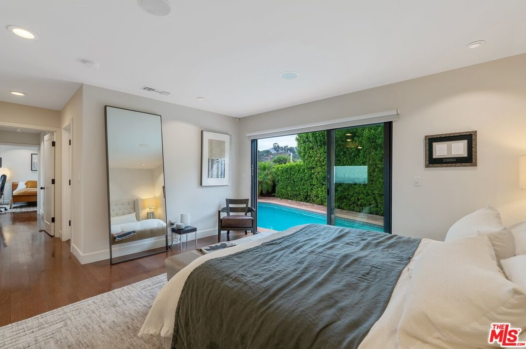 6331 Quebec Dr, Los Angeles CA  90068-2831 exterior