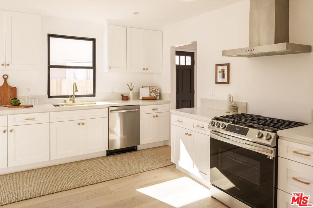 3437 Somerset Dr, Los Angeles CA  90016-4805 exterior