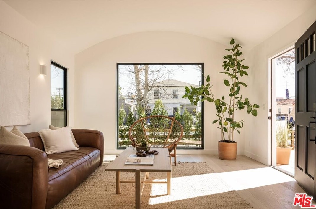 3437 Somerset Dr, Los Angeles CA  90016-4805 exterior