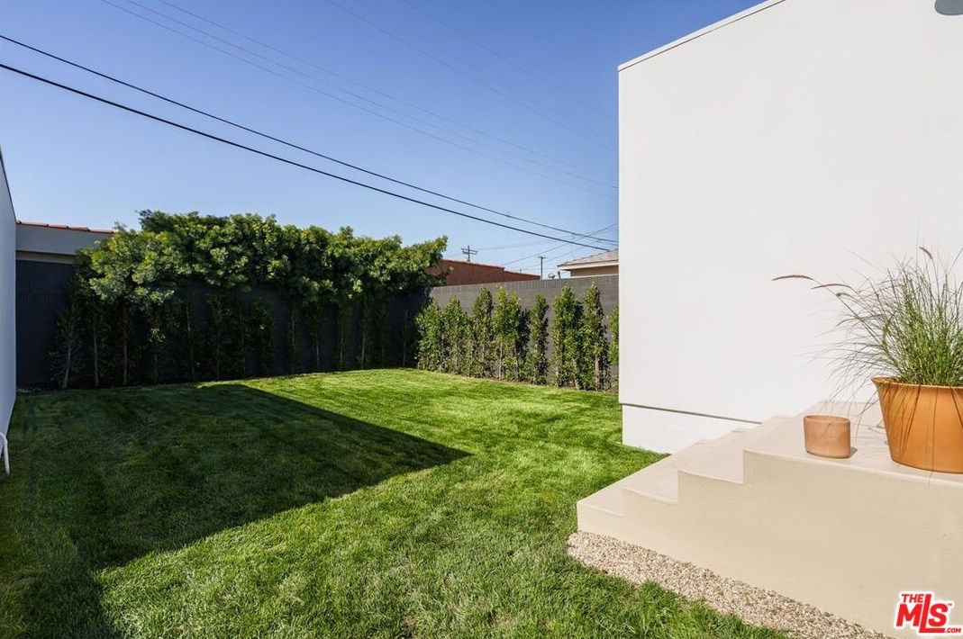 3437 Somerset Dr, Los Angeles CA  90016-4805 exterior