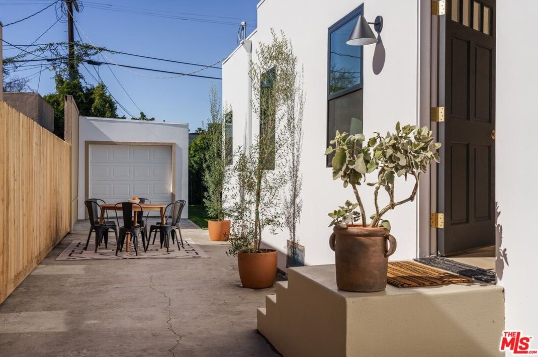 3437 Somerset Dr, Los Angeles CA  90016-4805 exterior
