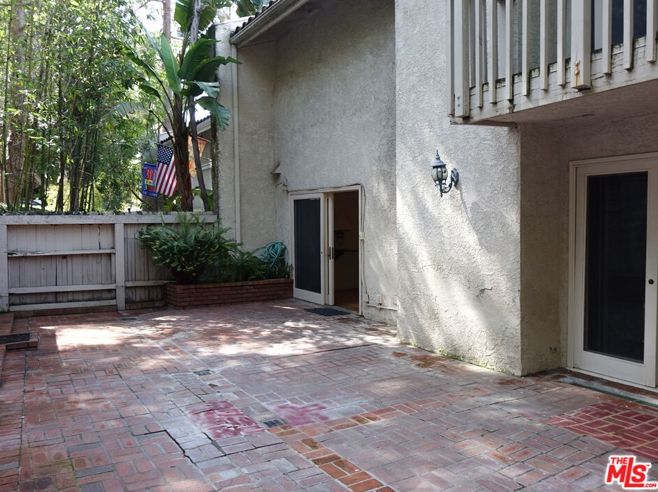 2510 Almaden Ct, Los Angeles CA  90077-2520 exterior