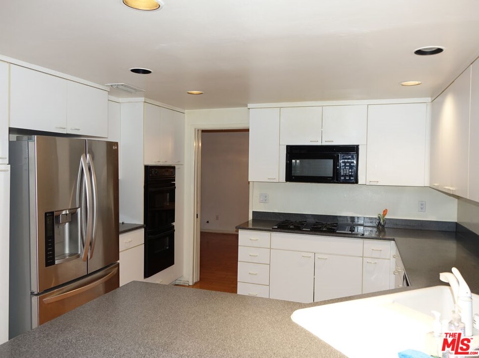 2510 Almaden Ct, Los Angeles CA  90077-2520 exterior